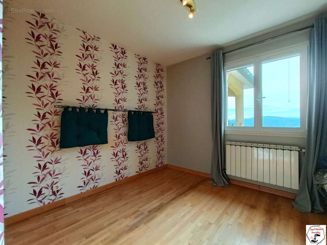 Maison à SAINT-JEAN-DE-MUZOLS