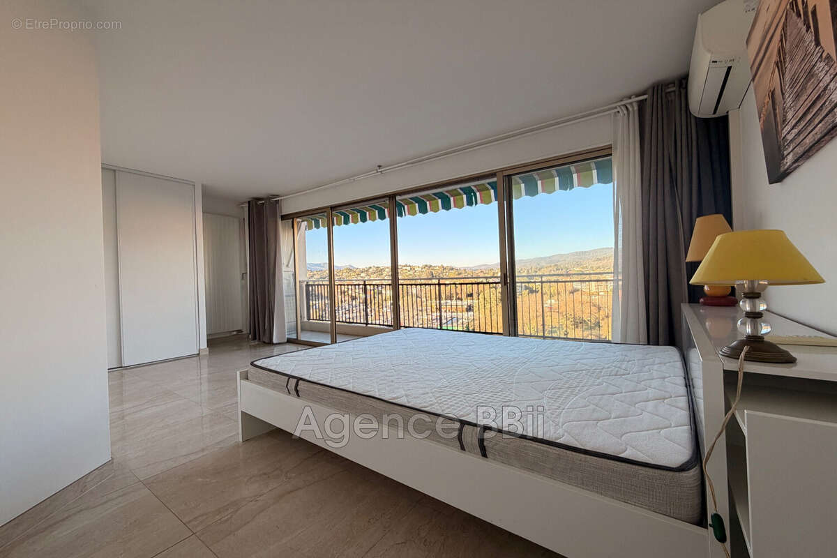 Appartement à MANDELIEU-LA-NAPOULE