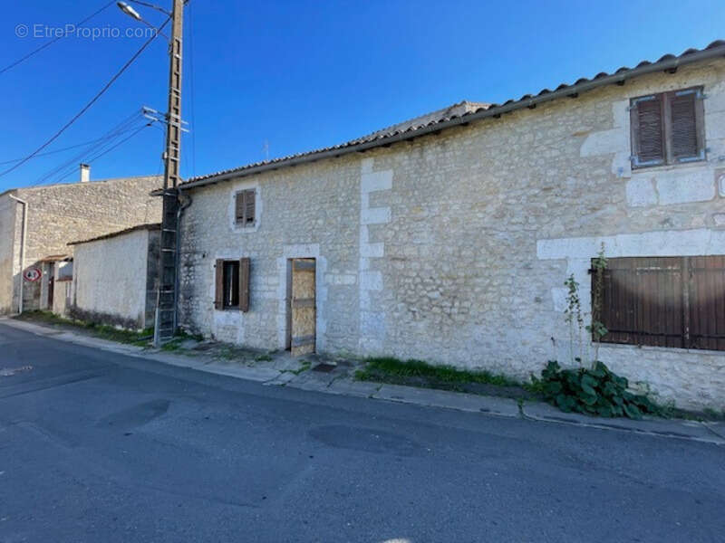 Maison à RUELLE-SUR-TOUVRE