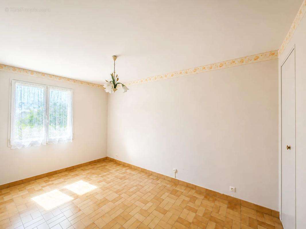Maison familiale 5 pièces – 112 m² sur terrain de 1 012 m² - photo 6