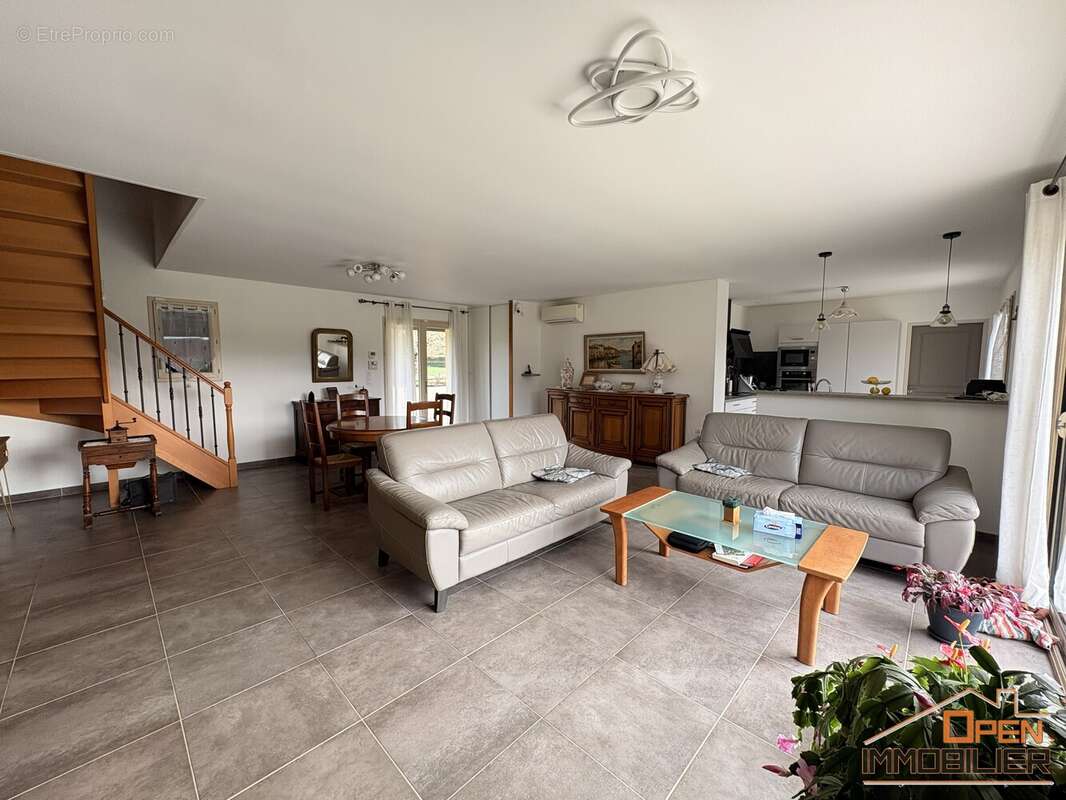 Maison à SAINT-JULIEN-DE-LAMPON