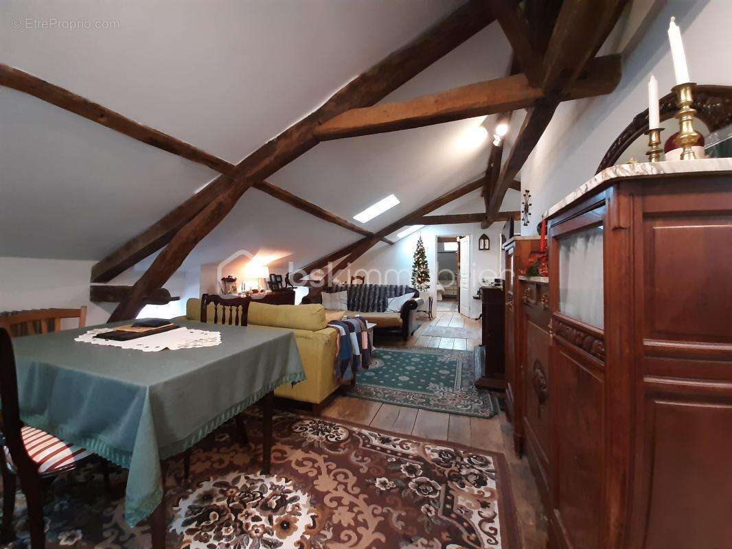 Maison à SAINT-LAURENT-SUR-GORRE