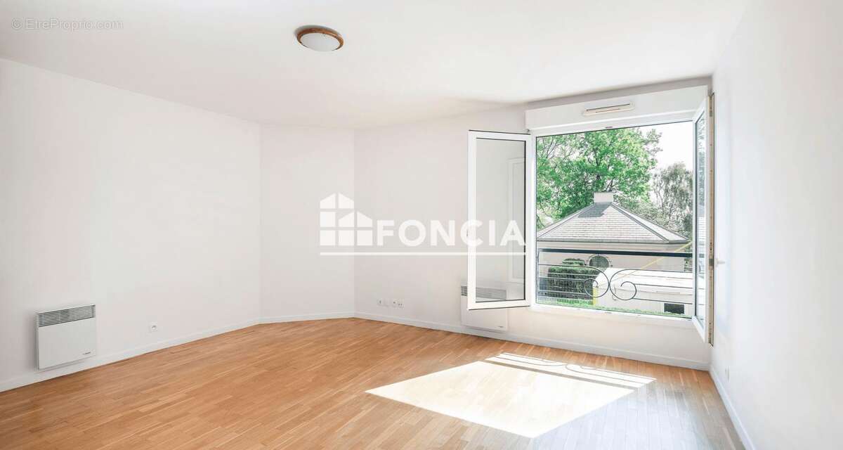 Appartement à LE PLESSIS-ROBINSON