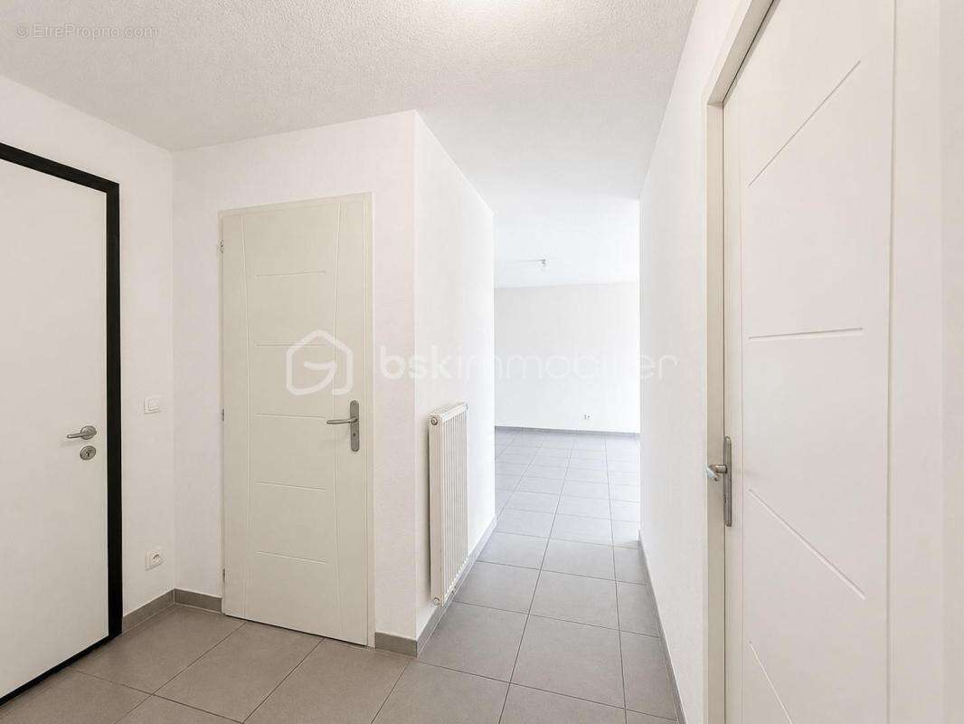 Appartement type 3 - dernier etage - terrasse et vue degagee montagnes - photo 6