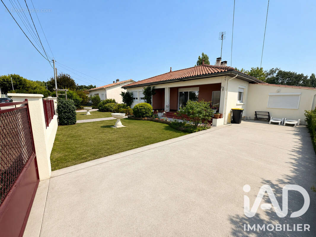Maison 149 m² à Etauliers  - photo 2