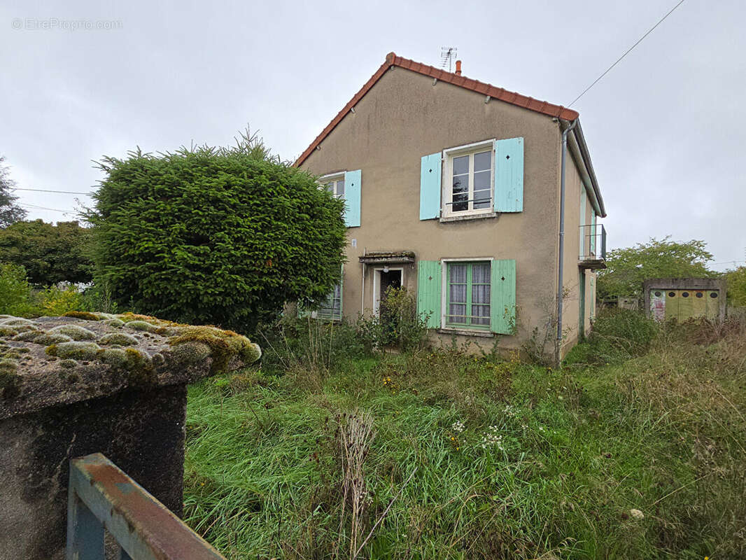 Maison à VARENNES-VAUZELLES