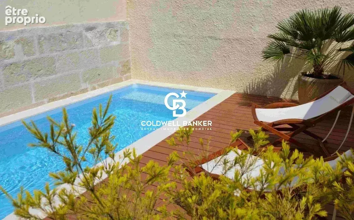 Maison de Ville avec Piscine, Jardin et Garage dans le Centre-ville de Saintes - photo 13