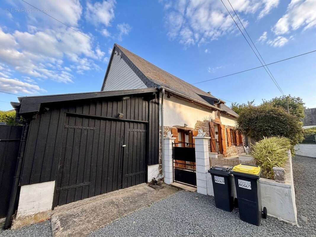 Maison 100 m² à Tessy-Sur-Vire  - photo 2