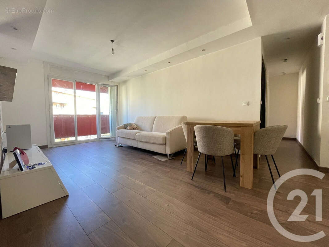 Appartement à SAINT-LAURENT-DU-VAR
