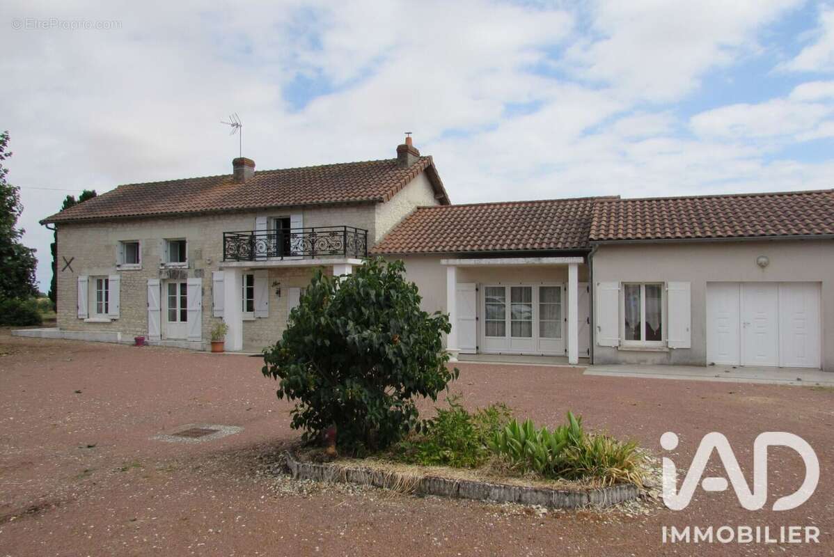 Maison 160 m² à Maulay  - photo 2
