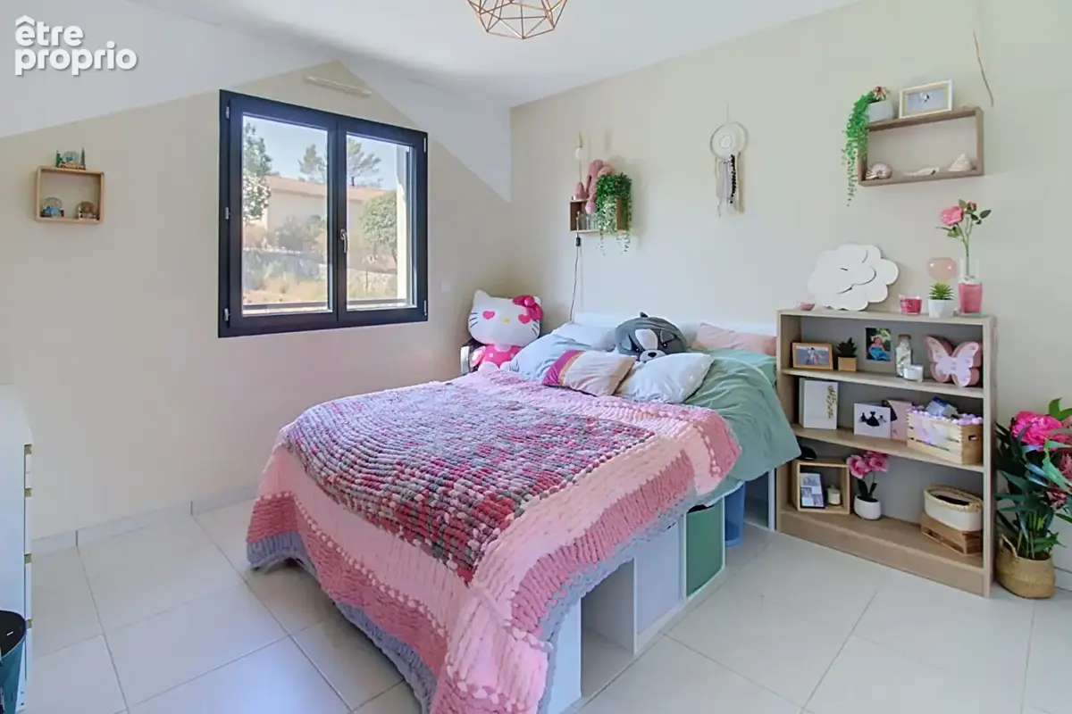 A VENDRE en EXCLUSIVITÉ à VIDAUBAN Maison contemporaine de 138m²  5 chambres  GARAGE  sur 1400m2 de terrain - photo 9