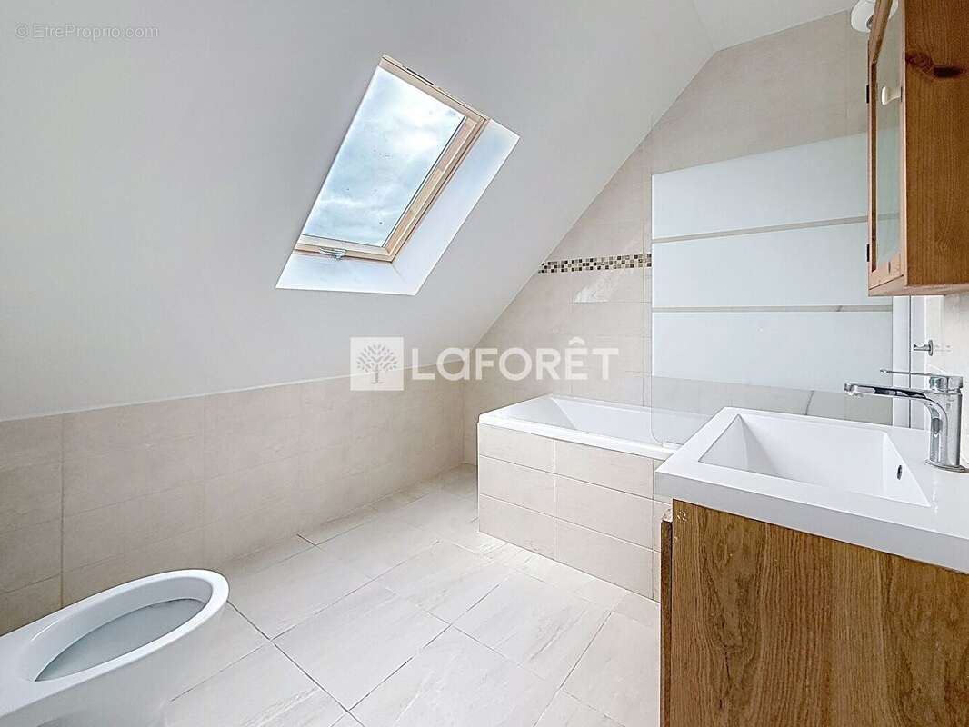 Maison à COURCELLES-SUR-SEINE