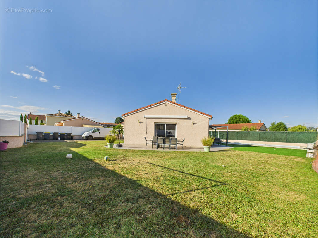 Maison à VEAUCHETTE