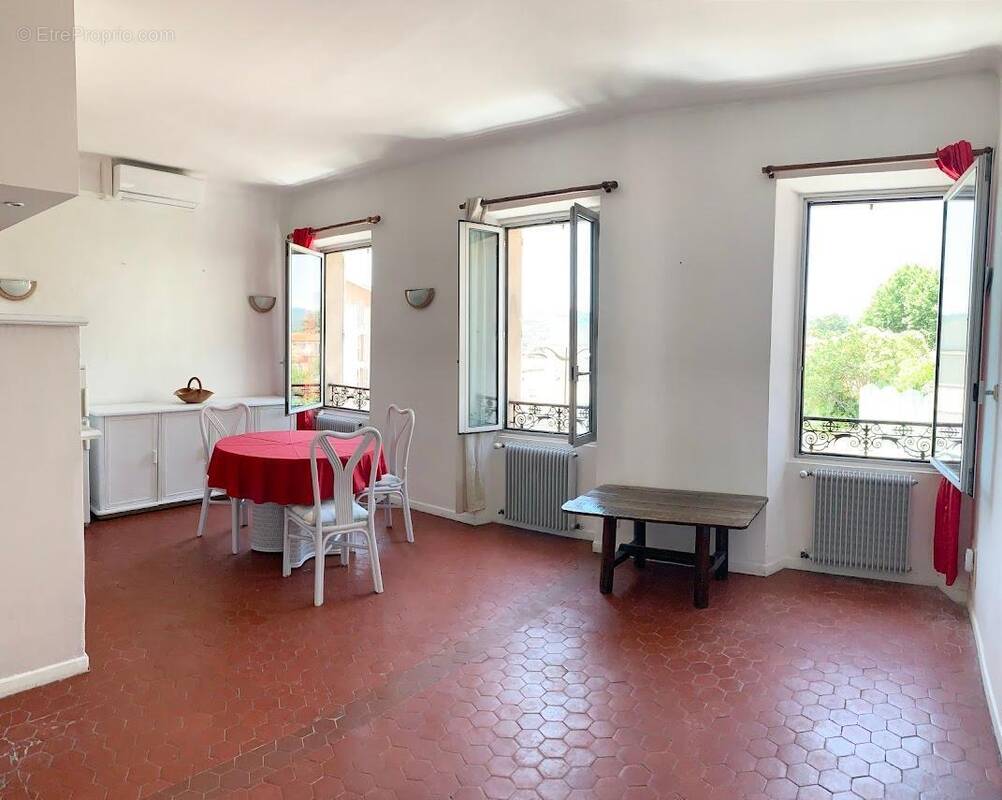   - Appartement à DRAGUIGNAN