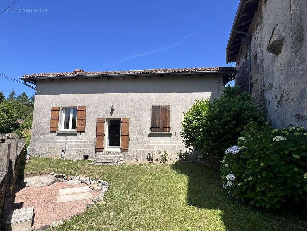 Charmante maison en pierre de deux chambres, granges et jardin - photo 15