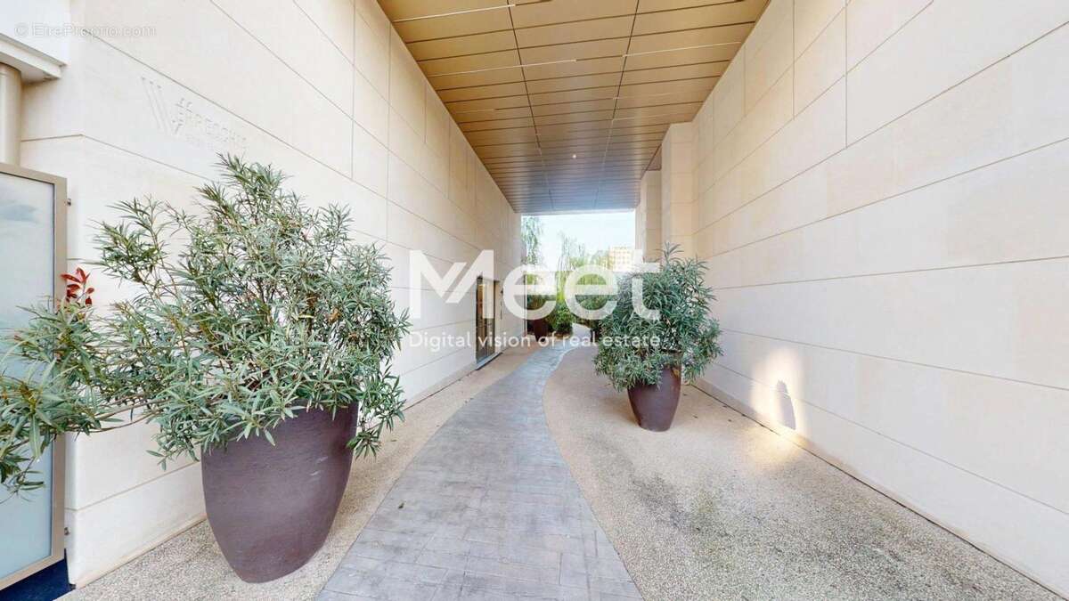 Studio - immeuble récent - balcon - vue dégagée - photo 11
