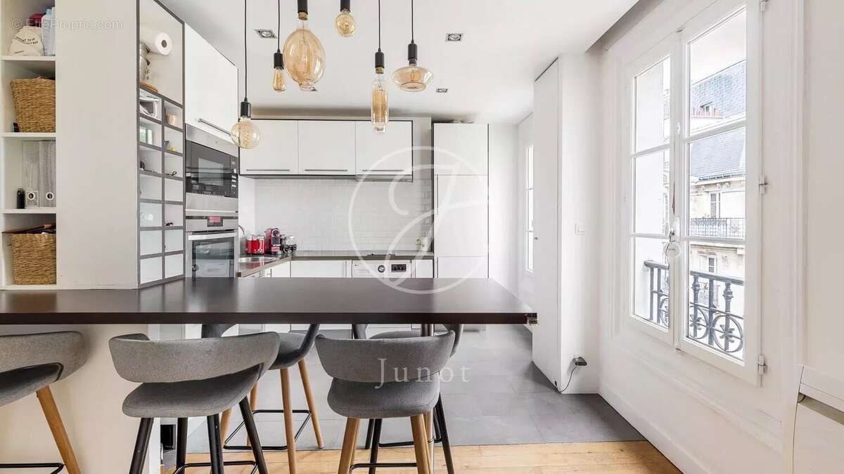 Appartement à PARIS-18E