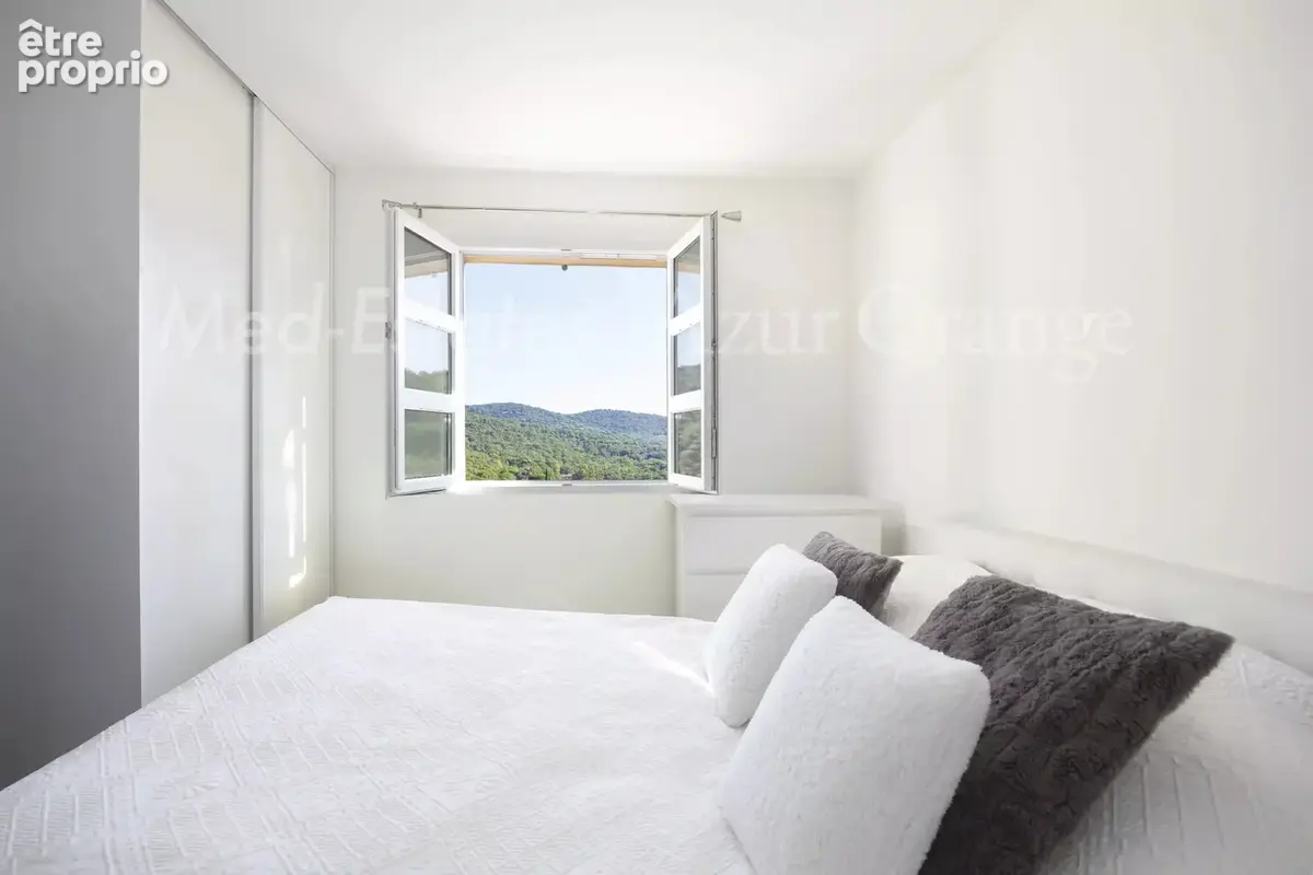 Grimaud village - Appartement T2 avec balcon et vue panoramique - photo 12