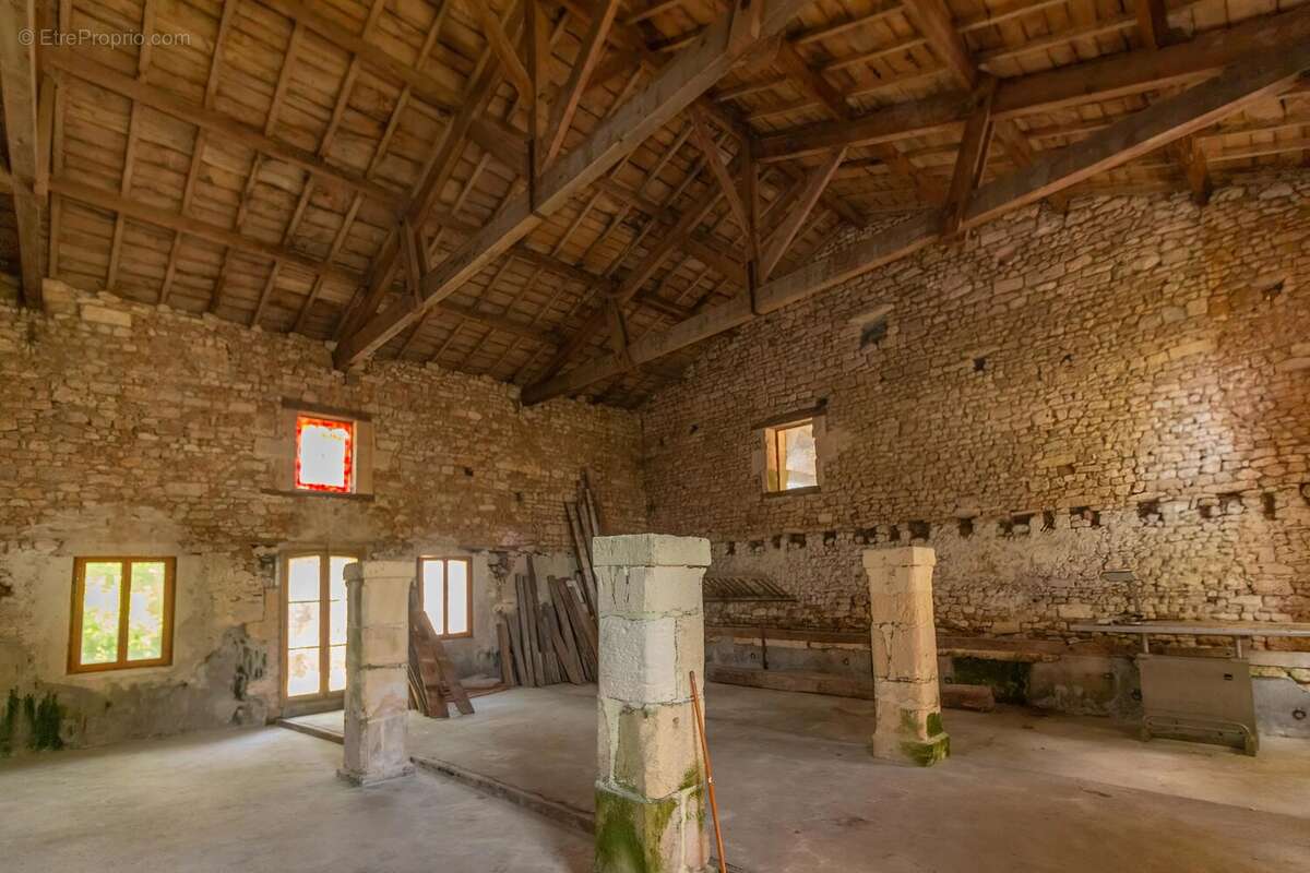 Maison à SAINT-SULPICE-DE-COGNAC