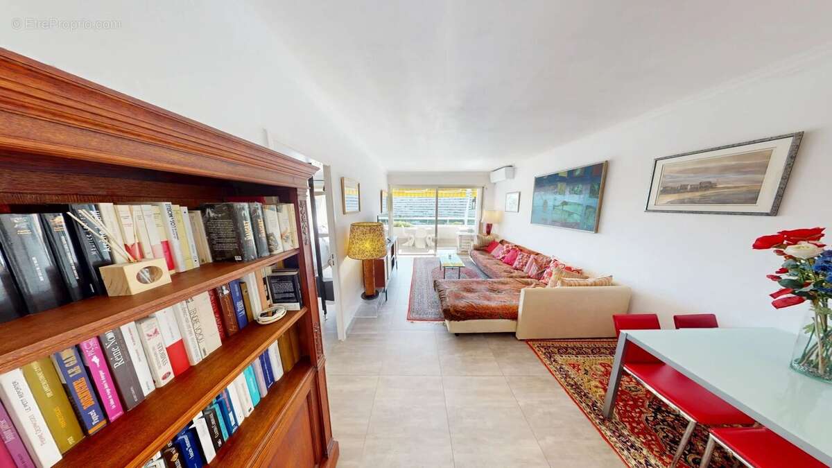 Appartement à VILLENEUVE-LOUBET