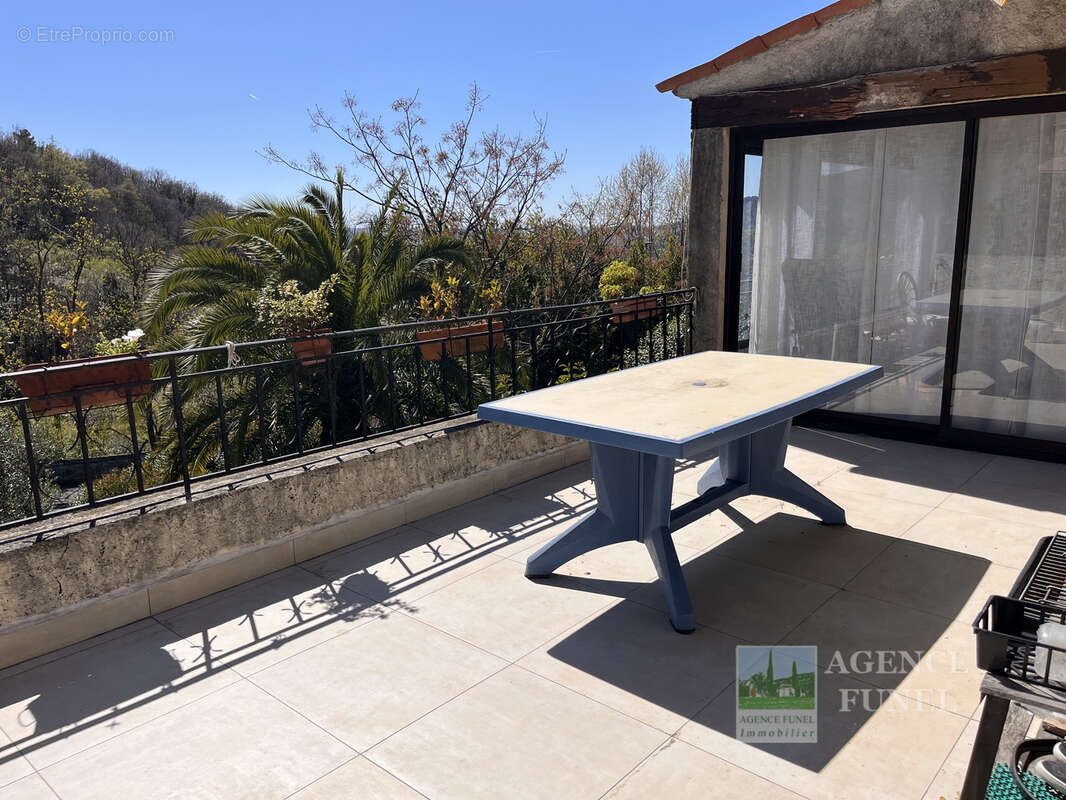 Maison à CHATEAUNEUF-GRASSE