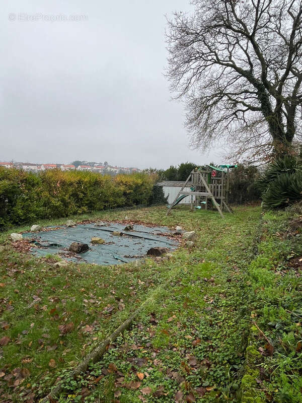 Maison à MONTREVAULT