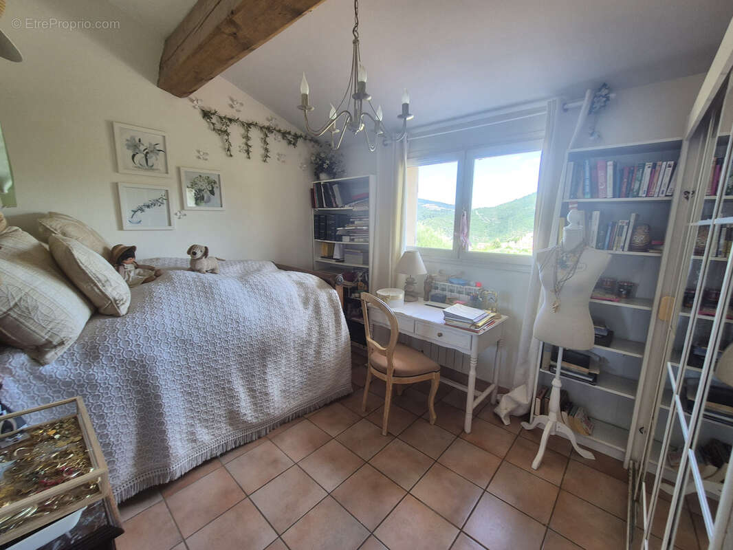 Maison à LE REVEST-LES-EAUX