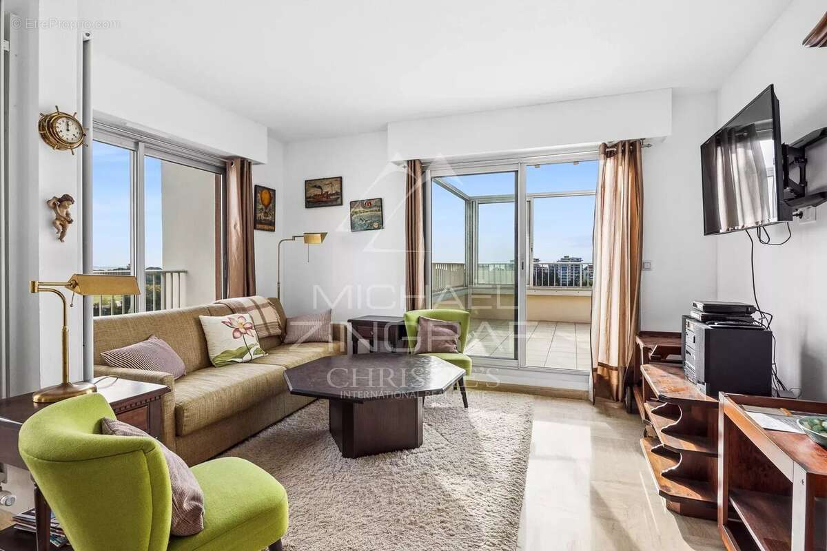 Appartement à MANDELIEU-LA-NAPOULE