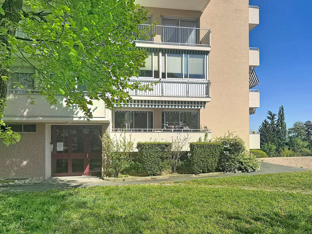 Appartement à SAINT-GENIS-LAVAL