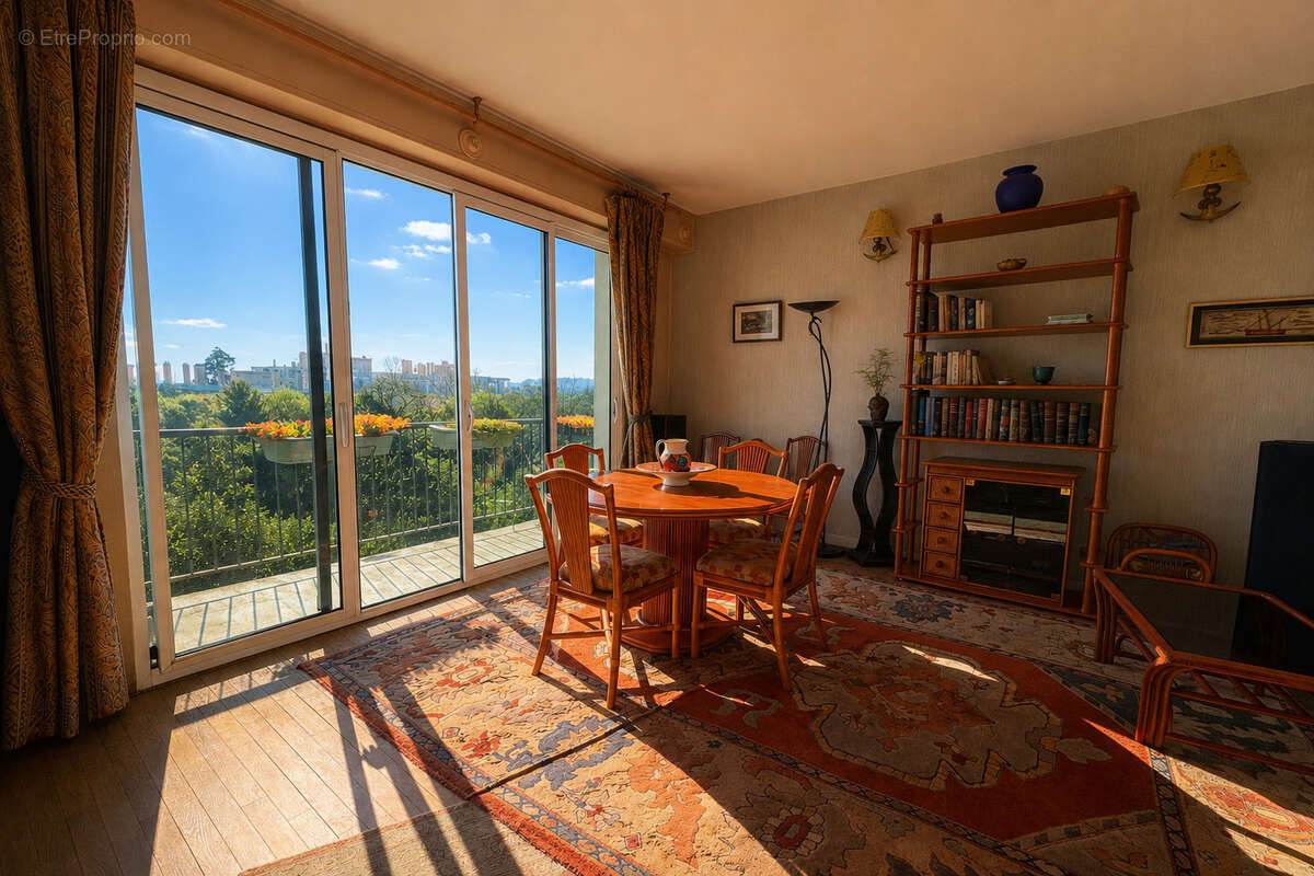 Appartement Hyper Centre, 4 Chambres, 105m2, dernier étage avec extérieur - photo 4