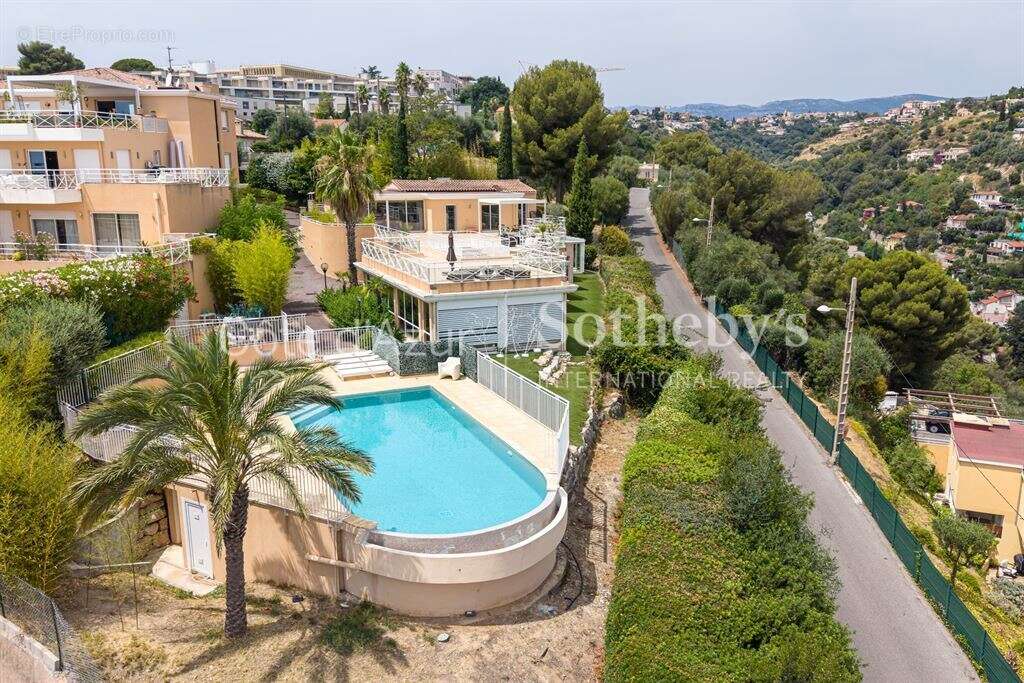 Duplex avec jardin, piscine et vue panoramique sur la mer sur les hauteurs de Nice - photo 18