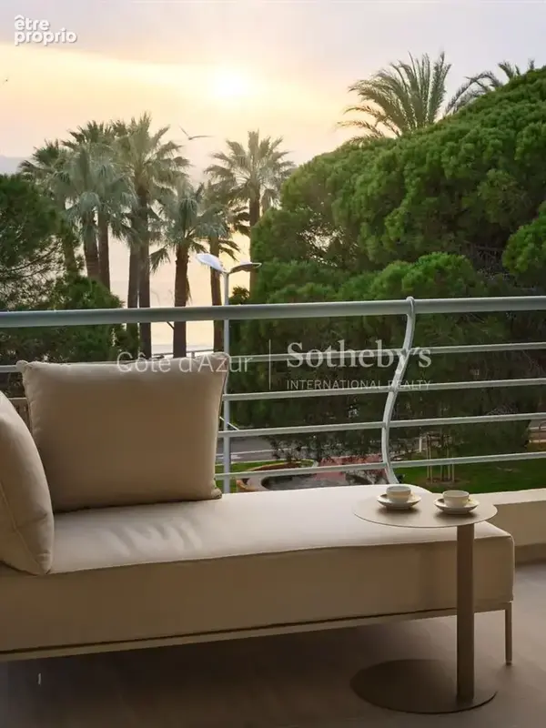 Cannes Croisette Palm Beach, appartement rénové avec terrasse et vue mer - photo 3