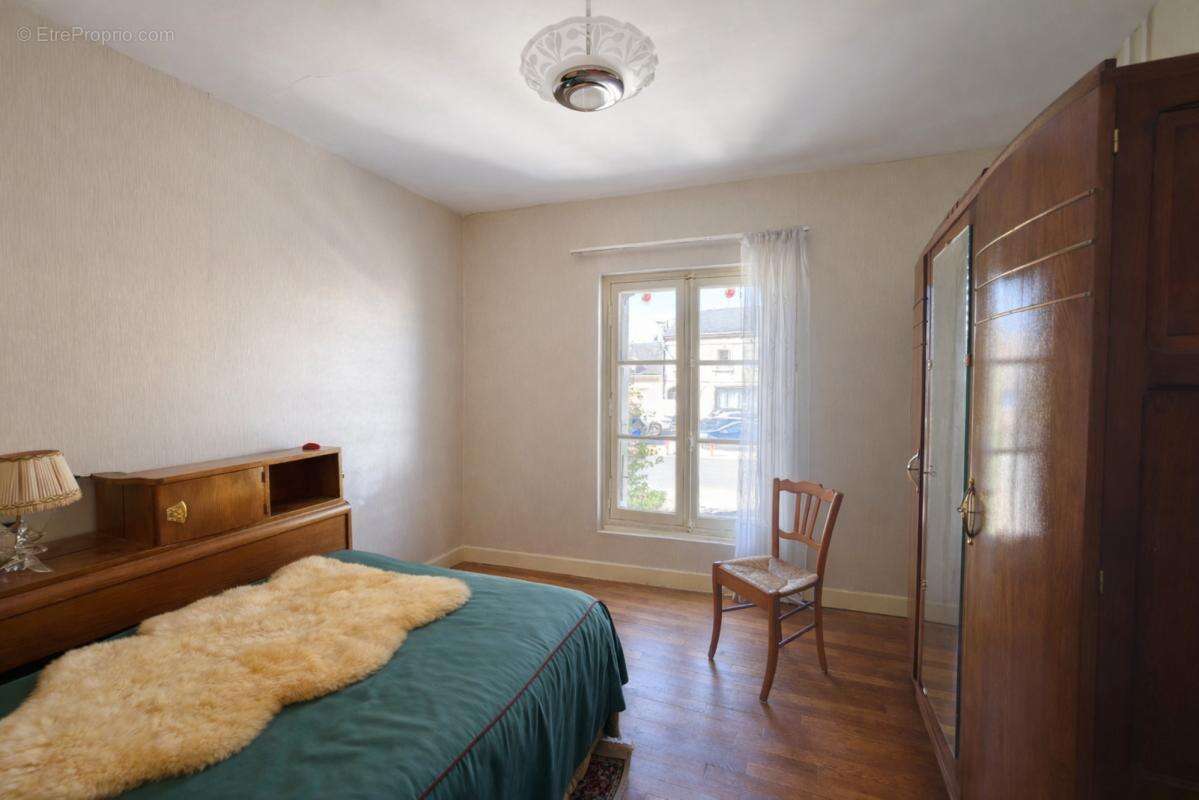 Maison à NEUILLE-PONT-PIERRE