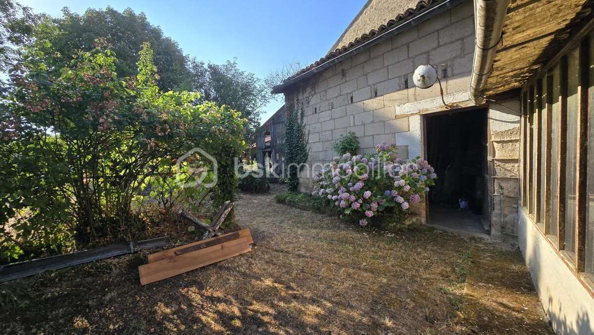 Superbe opportunité, maison de bourg à rénover, 4 chambres, grenier aménageable, terrain - photo 4