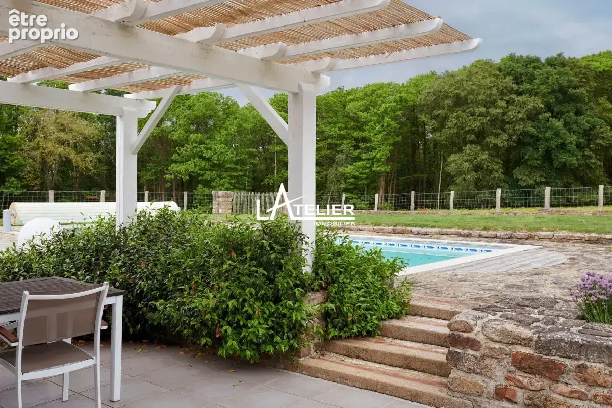 Longère en pierre, grand terrain, annexes et piscine - photo 18