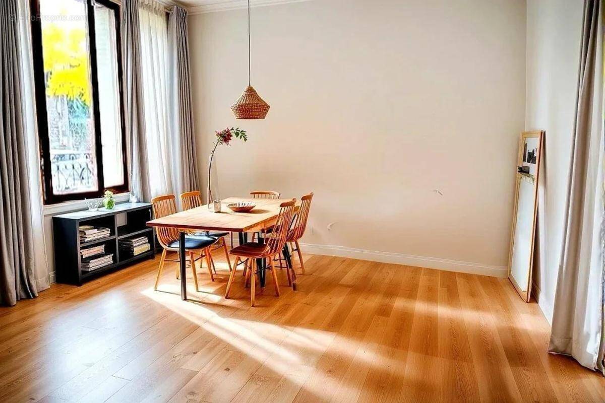 Appartement à PARIS-14E