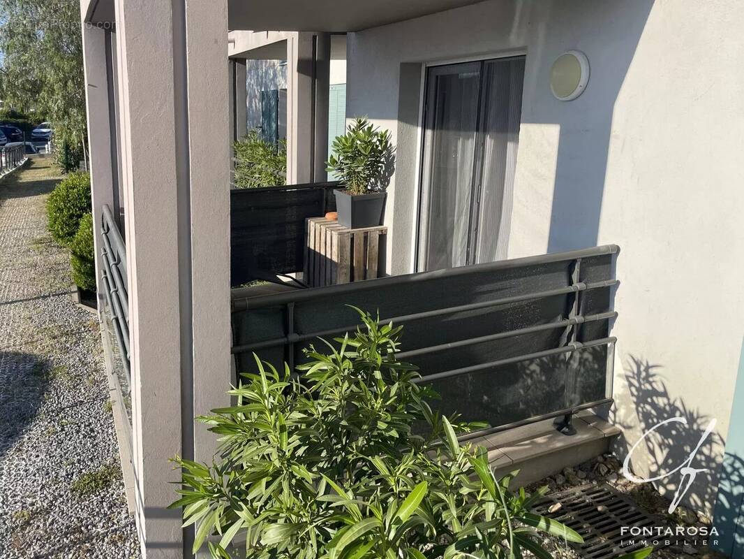 Appartement à ROQUEBRUNE-SUR-ARGENS