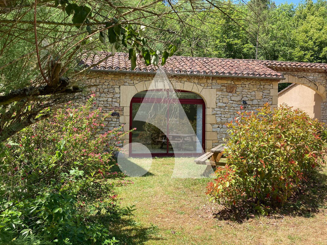 Domaine de caractère en pierre - maison, 3 gîtes, piscine et 5 hectares de forêt privée - photo 13