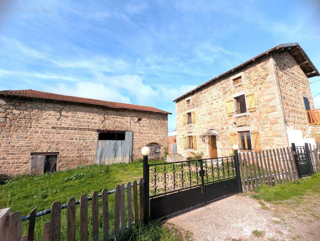 Maison à SAINT-BONNET-DES-QUARTS