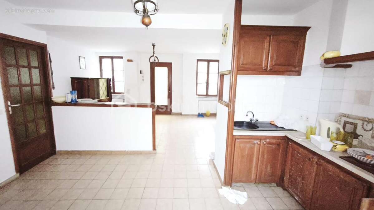 Maison de village avec grand garage - photo 2
