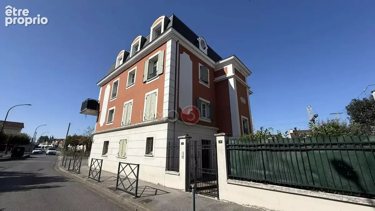 Appartement 91 m² à Les Pavillons-Sous-Bois  - photo 2