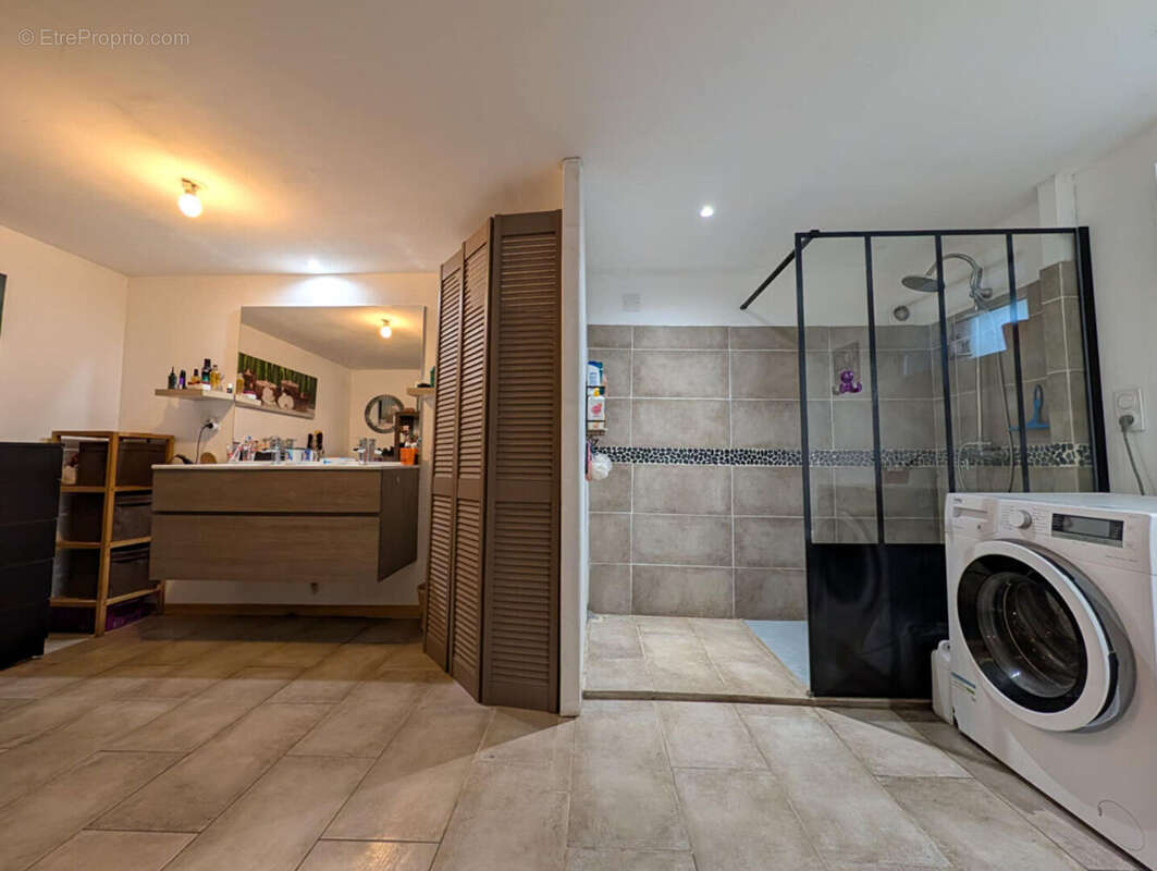 Maison à SAINTE-NEOMAYE