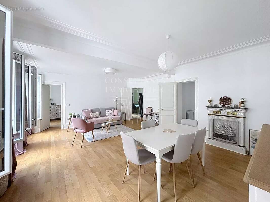 Appartement à PARIS-17E