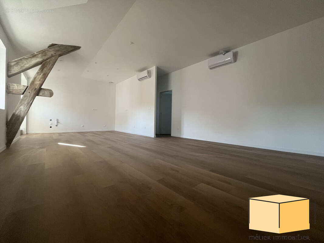 Appartement à YENNE