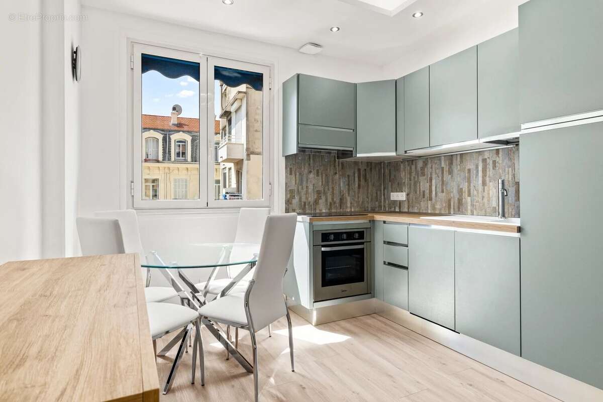 Vente Nice - Carré d'Or - 2 Pièces Rénové - Etage Elevé - photo 4