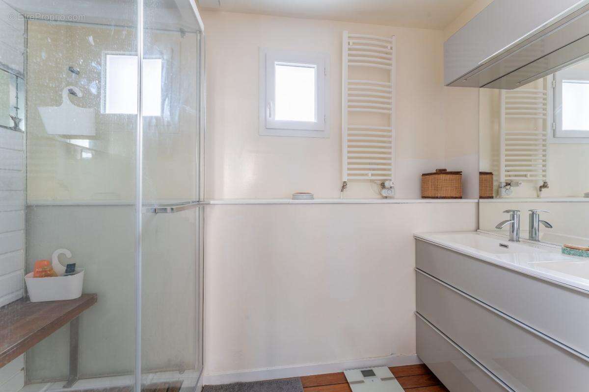 Maison à BRIZAMBOURG