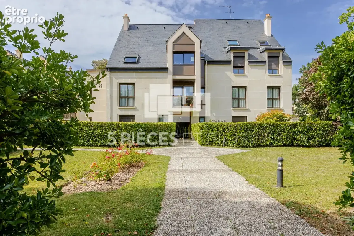 RARE - DERNIER ETAGE avec ascenseur - Superbe appartement avec terrasse, cave et double stationnement - photo 14