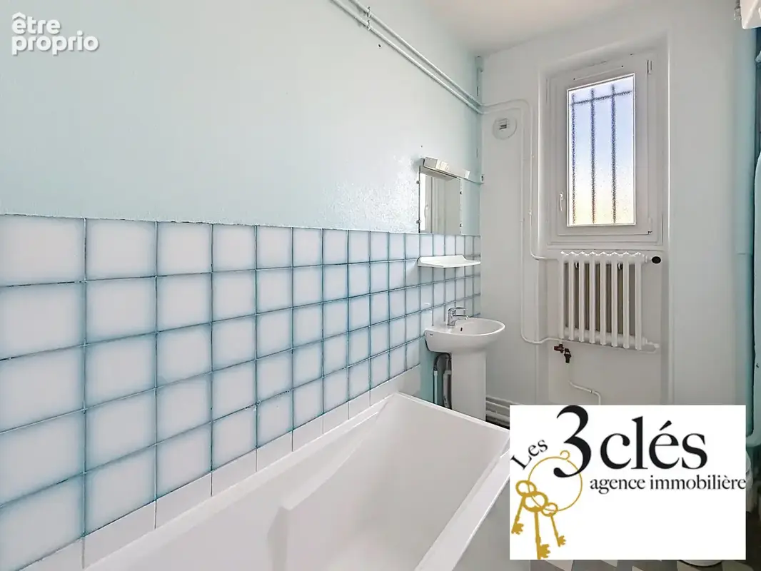 Maison des années 30   2 appartements indépendants   4 garages   terrain arboré de 480 m2 - photo 6