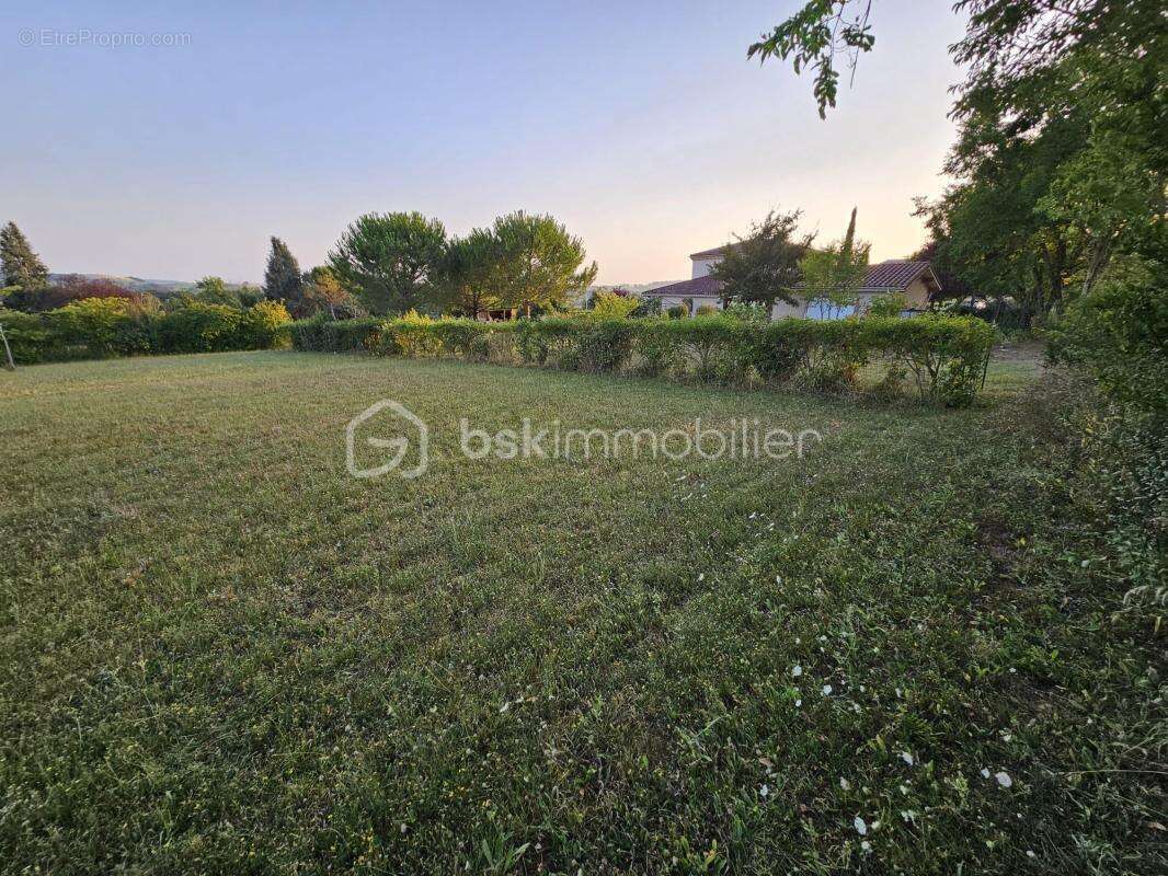 Terrain à SAINT-PUY