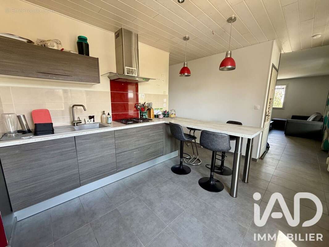 Maison 84 m² à Saurais  - photo 8